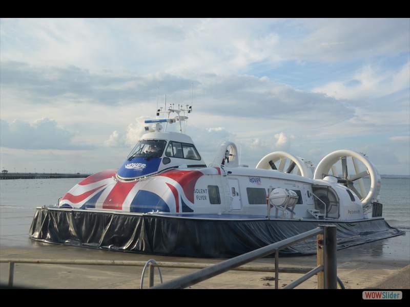 ... mit einem Hovercraft!